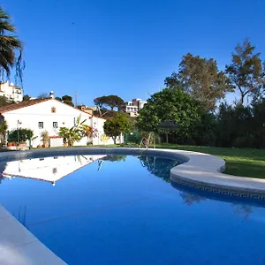 Agradable Adosado Con Piscina La Hidalga , Benalmádena España